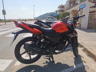 Moto Yamaha YS125 Roja
