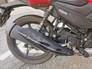Moto Yamaha YS125 Roja