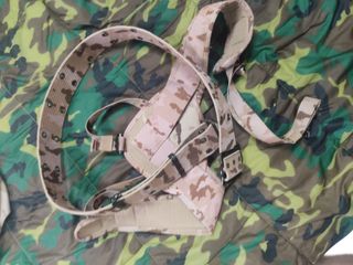 Correas y cinturón pixelado árido ejército