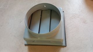 Rejilla ventilación regulable 15x15 cm negra