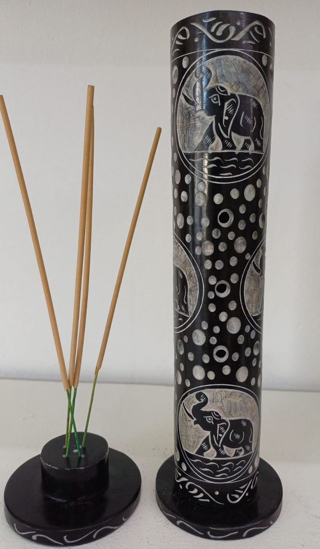 Portaincenso in marmo a forma di elefante intagliato a mano