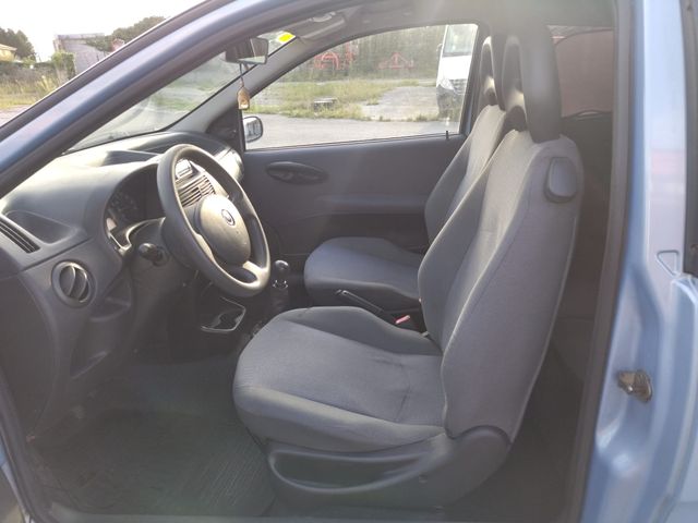 FLAMANTE FIAT Punto 1.2 ETIQUETA B. AÑO 2005
