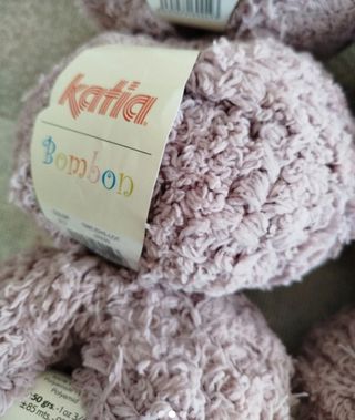 8 ovillos lana Katia Bombón