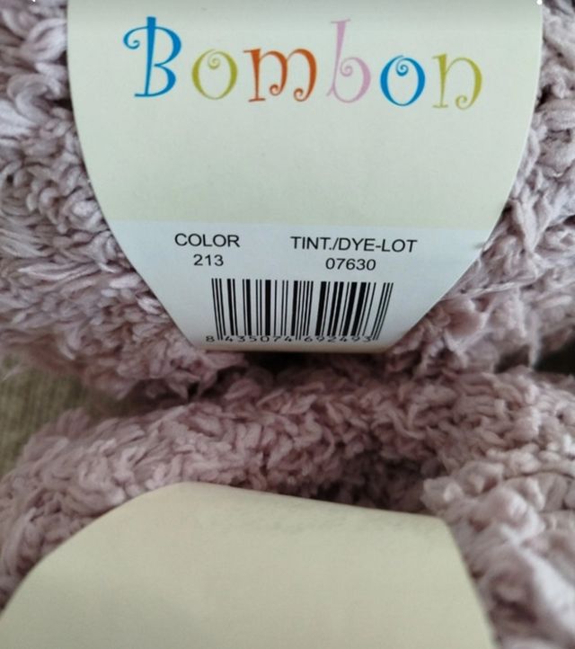 8 ovillos lana Katia Bombón