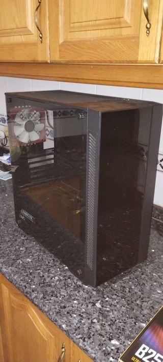 Deep Cool Chasis PC + Fuente A. Nox Urano 650W