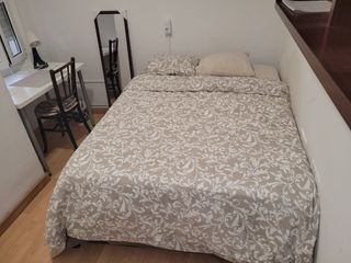 Cama Doble Seminueva con Canapé