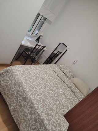 Cama Doble Seminueva con Canapé