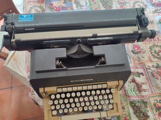 Máquina de escribir Olivetti Linea 98