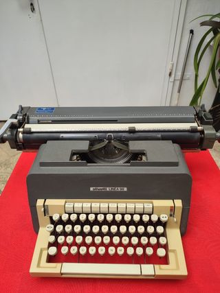 Máquina de escribir Olivetti Linea 98
