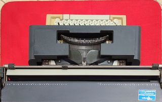 Máquina de escribir Olivetti Linea 98