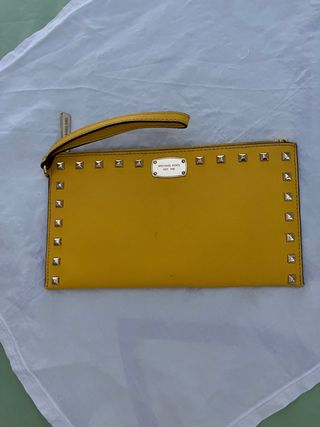 Bolso de mano Michael Kors amarillo. ORIGINAL