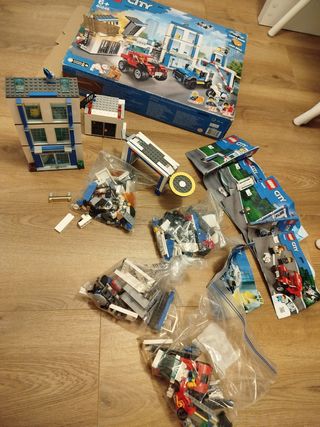 Lego City Comisaría 60246+60273+60315 +60283+60281