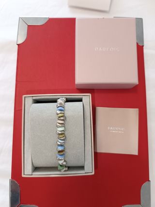 Pulsera Multicolor con Detalles Plateados