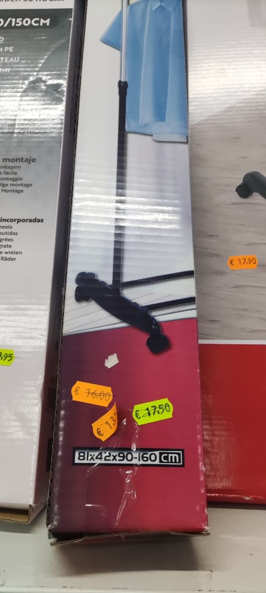 Percheros de pie con ruedas