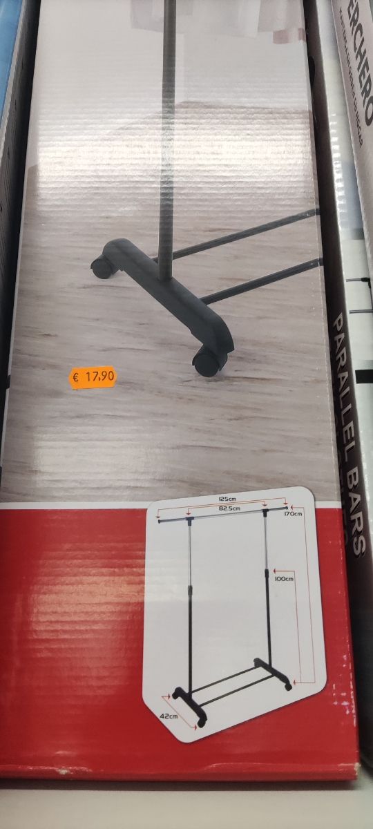 Percheros de pie con ruedas