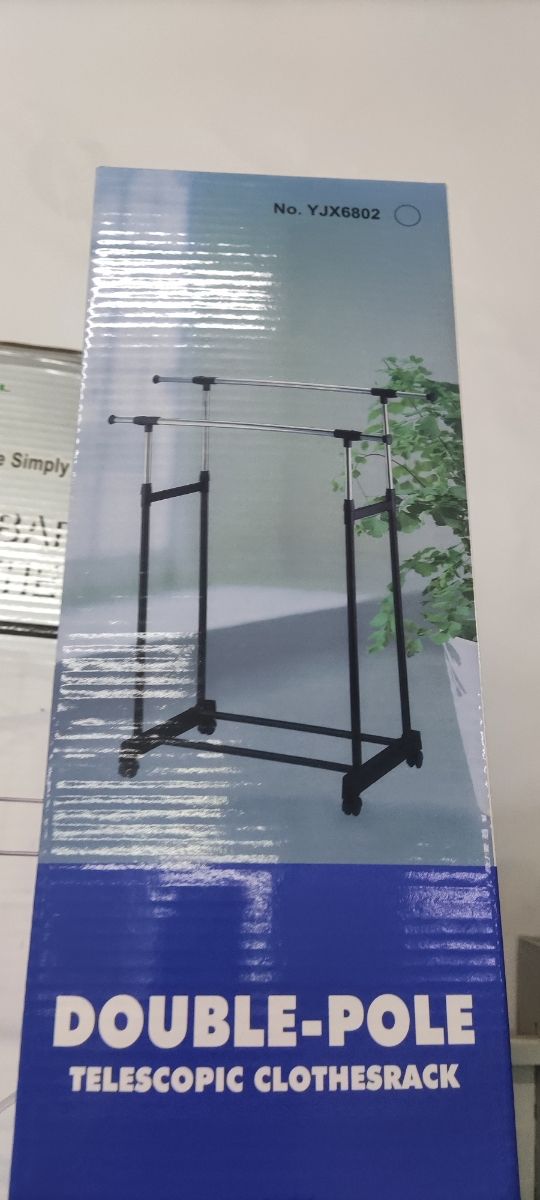 Percheros de pie con ruedas