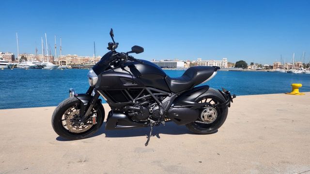 Ducati Diavel 1200 Dark CAMBIO