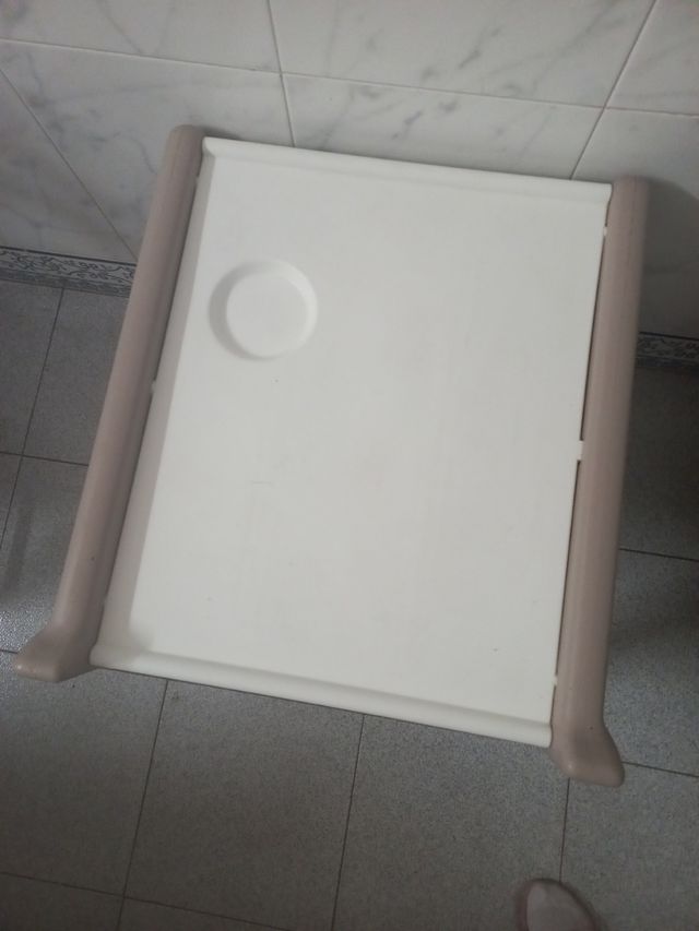 Mesa trona Jane se regala taburete