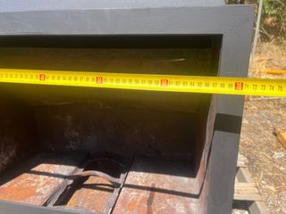 Chimenea de metal clásica negra