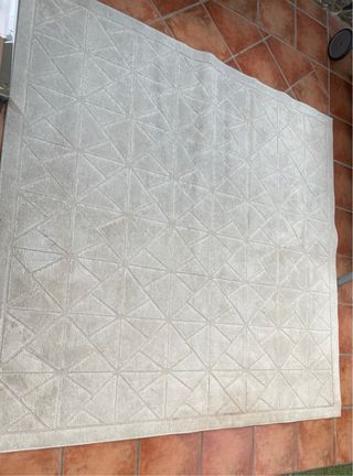 Alfombra beige geométrica