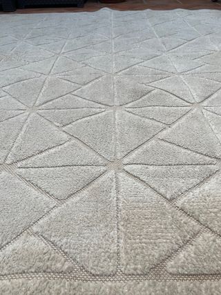 Alfombra beige geométrica