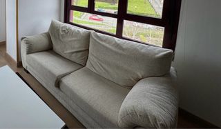 Sofá de 2 plazas beige, como nuevo!!
