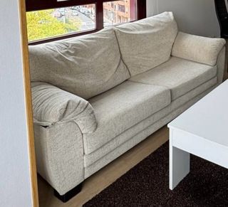 Sofá de 2 plazas beige, como nuevo!!