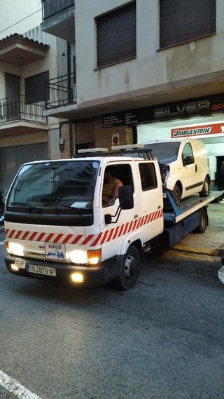 Ofrecemos servicios grua y auxilio vial