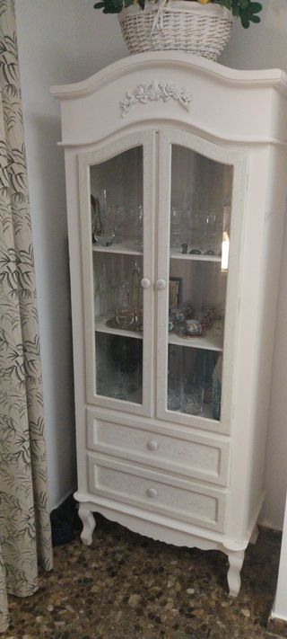 Vitrina de salón blanca
