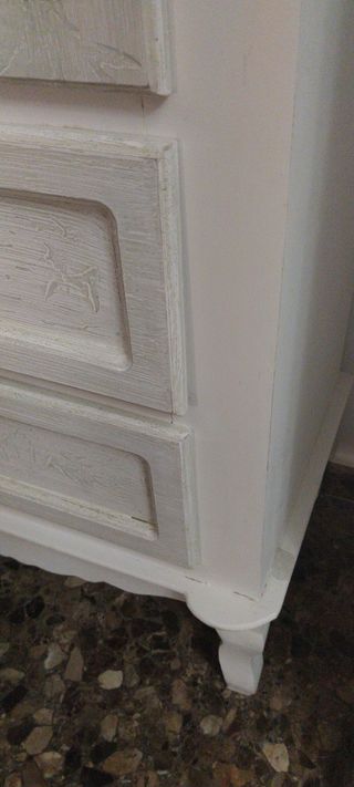 Vitrina de salón blanca