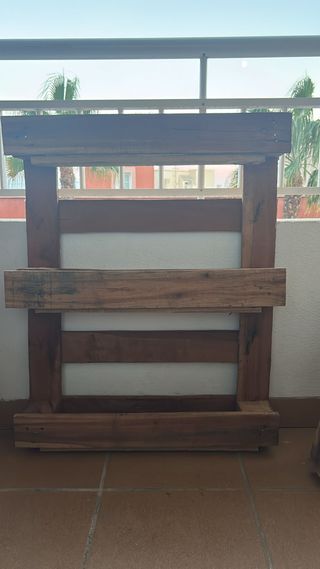 Estantería Rústica de Madera