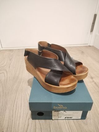 Sandalias Bueno Dalia Cuña Negras Talla 37