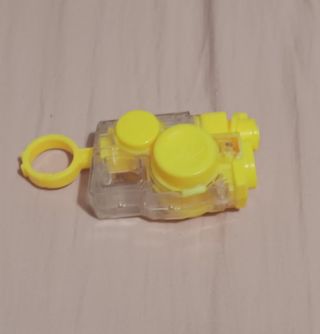 Pistola de juguete amarilla