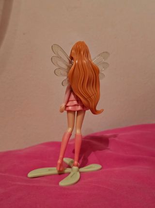 Winx Flora Rainbow Kinder Sorpresa