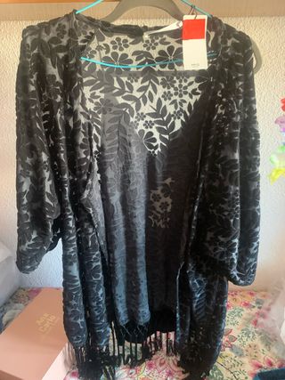 Kimono Mango negro floral talla única