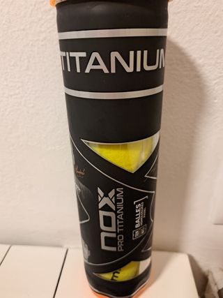Bote 4 Pelotas Nox Pro Titanium Padel