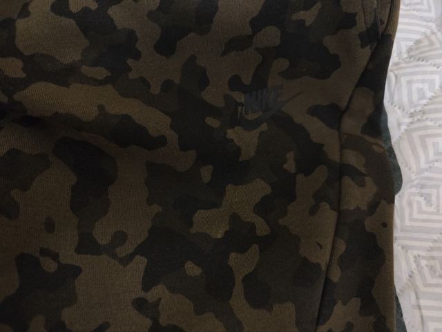 Pantalón chándal Nike camuflaje verde