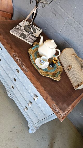 Cómoda antigua