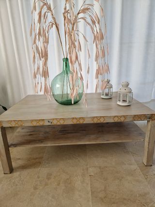 Mesa auxiliar.