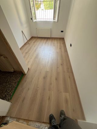 MONTADOR DE SUELO LAMINADO 