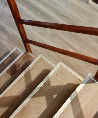 MONTADOR DE SUELO LAMINADO 