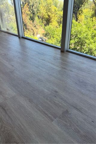 MONTADOR DE SUELO LAMINADO 