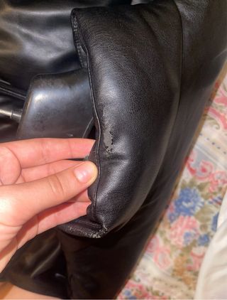 Chaqueta acolchada efecto piel negra