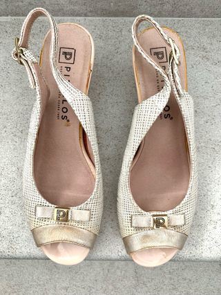 Zapatos Pitillos Beige y Dorado Talla 38