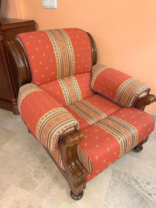 Sofá y sillones de tela y madera