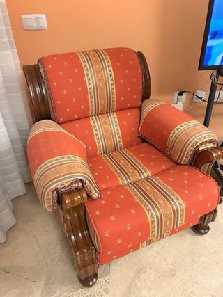 Sofá y sillones de tela y madera