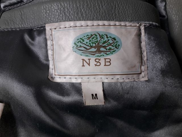 Cazadora de cuero de mujer