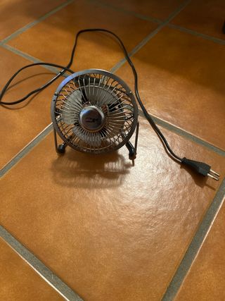 Ventilador de mesa metálico