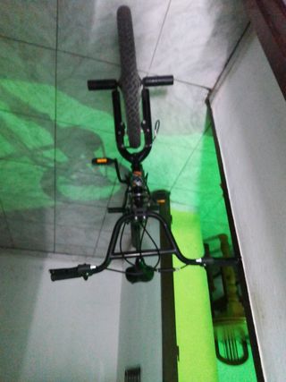 Bicicleta de salto NEON CH-2