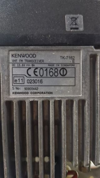 Emisora Kenwood con micrófono